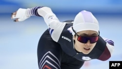 台湾滑冰选手黄郁婷在北京参加冬奥女子1000米速滑比赛。 （2022年2月17日）