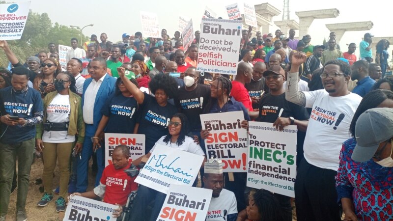Nigerian Activists Push Buhari to Sign Election Reform Bill