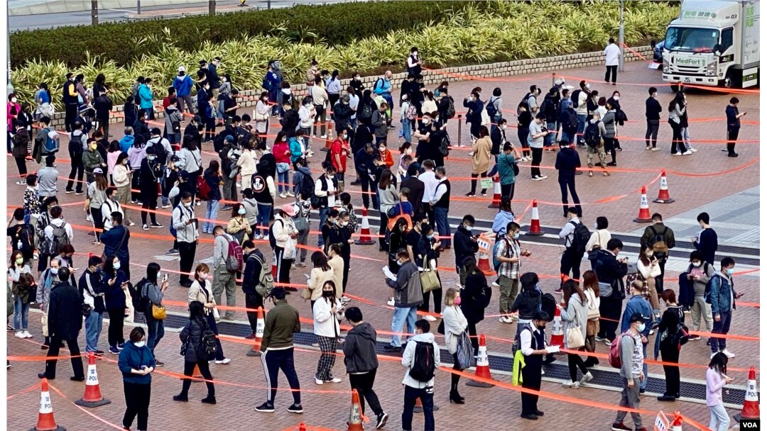 香港特首林郑月娥表示，全民强检将会按市民出生的年份接受预约，减低排队轮候检测时，太多人群聚集的不理想情况出现 (美国之音 汤惠芸)