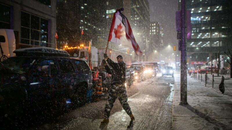 Canadian Police Arrest 2 Leaders of Protesting Truckers