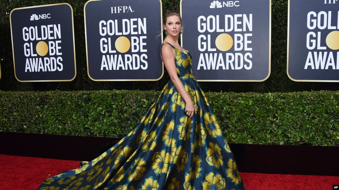Taylor Swift llega a la 77 entrega anual de los Premios Golden Globe en el Hotel Beverly Hilton. Beverly Hills, California, 5-1-20. (Foto de Jordan Strauss / Invision / AP).