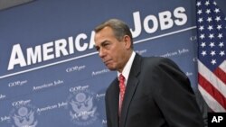 Ketua DPR yang dikuasai oleh Partai Republik di Amerika, John Boehner, memberikan keterangan terkait negosiasi jurang fiskal dengan Presiden Obama di Capitol Hill, Selasa (18/12). (AP Photo/J. Scott Applewhite).