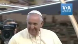 Le pape François célèbre une messe au stade national de Bangkok