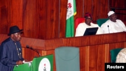 FILE - Nigeria's President Goodluck Jonathan (L) presents the 2013 budget proposal as Senate President David Mark (C) and House speaker Aminu Tambuwal look on at a joint sitting of the parliament in the capital Abuja, Oct. 2012.