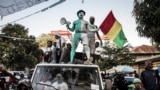 VOA60 AFIRKA: A Guinea magoya bayan jam’iyyar adawa ta UFDG sun tarbi dan takararsu, Cellou Dalein Diallo, a birnin Conakty da wasu labarai