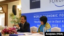 Menteri Koordinator Bidang Perekonomian Sofyan Djalil di sela-sela acara World Economic Forum, Jakarta, Selasa, 21 April 2015. (Foto:VOA/Andylala)