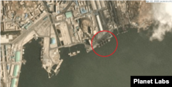 22일 북한 남포의 석탄항을 촬영한 위성사진에 약 115m 길이의 대형 선박이 정박한 모습이 포착됐다. 사진 제공: Planet Labs.