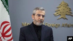 Pejabat sementara Menteri Luar Negeri Iran, Ali Bagheri Kani, berbicara dalam konferensi pers di Beirut, Lebanon, pada 3 Juni 2024. (Foto: AP/Hassan Ammar)