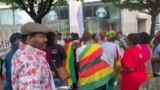 Abadabuka eZimbabwe Batshengisela eBhilithani Bekhonona Ngoxotshwa Kwabanye Babo Kulelolizwe