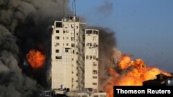 Israel lanzó una nueva ronda de ataques aéreos durante la madrugada contra policías e instalaciones de seguridad en Palestina.