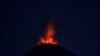 El volcán Reventador, en El Chaco, Ecuador, durante una erupción el 10 de mayo de 2019.