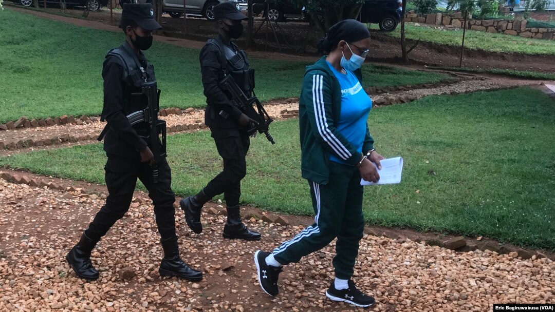 Beatrice Munyenyezi imbere y'abapolisi
