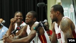 Los "tres grandes" de Miami, Chris Bosh, Dwyane Wade y LeBron James desembarcan en Cleveland para enfrentar a los Cavaliers.