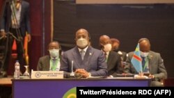 président Félix Tshisekedi ya RDC na likita lya bakambi ba SADC na Maputo, Mozambique, 23 juin 2021. (Twitter/Présidence RDC)