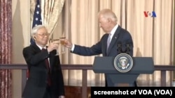 Tổng bí thư Nguyễn Phú Trọng trong chuyến thăm Nhà Trắng và gặp Phó Tổng thống Mỹ Joe Biden hồi năm 2015