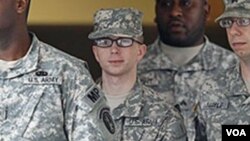 El soldado de primera clase Bradley Manning supuestamente habría proporcionado a WikiLeaks más de 700.000 archivos, videos y otro tipo de información del gobierno de Estados Unidos.