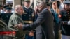 资料照片: 2024年7月2日美国国防部长奥斯汀(右)在华盛顿迎接乌克兰国防部长乌梅罗夫