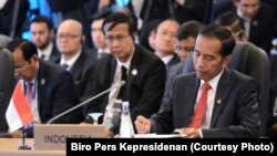 Presiden Joko Widodo dalam satu sesi KTT ASEAN di Manila Filipina, Senin, 13 November 2017.