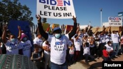 Migran dari Amerika Tengah di kota Tijuana, Meksiko minta agar diizinkan masuk wilayah AS (foto: dok). 