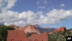 신들의 정원 표지석