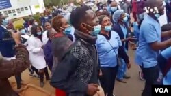 Abongi Labongikazi Batshengisela Esibhedlela Bekhala Ngeholo Eliphungulwe Nguhulumende