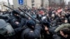 Власти перекрывают площади и скверы перед акциями Навального