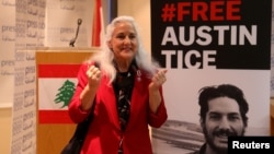 미국 언론인 오스틴 타이스 씨 어머니 데브라 타이스 씨가 지난 2018년 레바논 수도 베이루트에서 기자회견하고 있다. (자료사진)