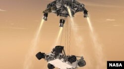  This artist’s concept shows the sky crane maneuver during the descent of NASA’s Curiosity rover to the Martian surface. (NASA/JPL-Caltech)