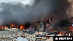 24일 우크라이나 키예프 인근 국경수비대 시설이 러시아의 포격으로 파괴됐다.