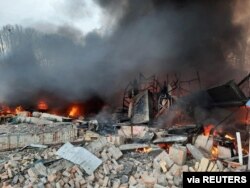 24일 우크라이나 키예프 인근 국경수비대 시설이 러시아 군의 포격으로 파괴됐다.