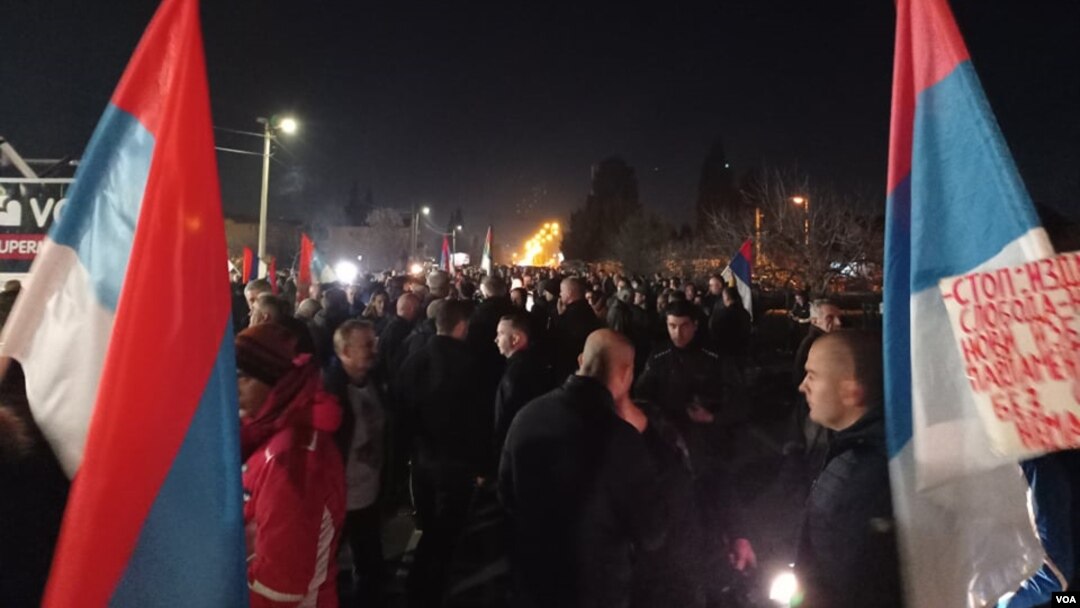 Demokratski front organizovao je blokade 17 saobraćajnica van gradskih jezgara koje povezuju više crnogorskih gradova, 24. februara 2022.
