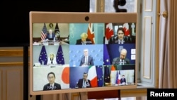 تصویری از نشست مجازی رهبران هفت کشور صنعتی جهان به همراه رئیس کمیسیون اروپایی، دبیرکل ناتو، و رئیس شورای اروپایی، از دفتر امانوئل مکرون، رئیس جمهوری فرانسه. ۵ اسفند ۱۴۰۰