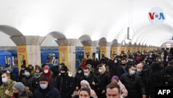 En Fotos | Residentes buscan salir de Ucrania tras anuncio de Putin