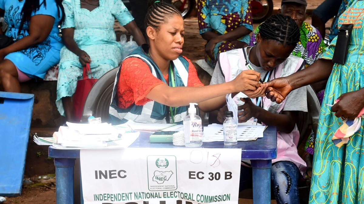 Nigeria's Buhari Approves Election Law to Improve Transparency
