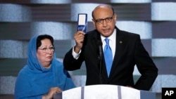 Khizr Khan, ayah Kapten Angkatan Darat Humayun Khan, mengatakan, Trump "benar-benar tidak layak untuk memimpin negara ini." 