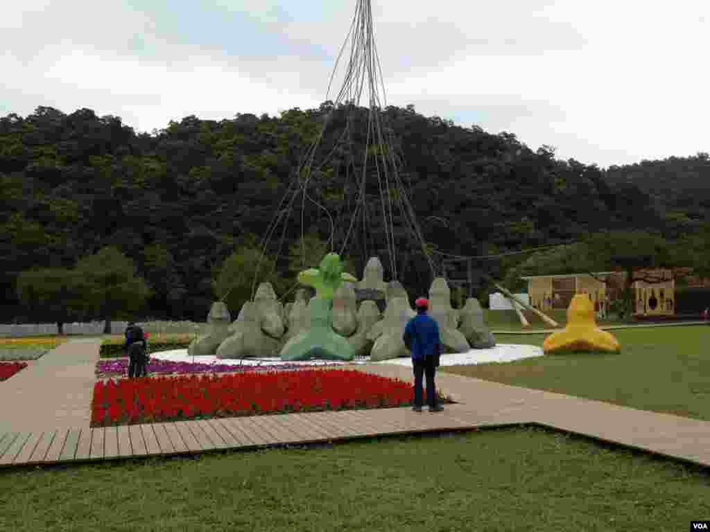 宜兰绿博：用废弃的防洪消波块制作的室外装饰物&nbsp; (美国之音木风拍摄)