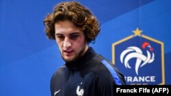 Adrien Rabiot au centre d'entraînement de l'équipe de France à Clairefontaine le 8 novembre 2016.