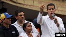 Juan Guaidó negó que le hayan pedido a los militares sublevación, "sino que se pongan del lado de la Constitución", agregó.
