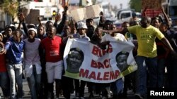 Wafuasi wa kiongozi wa zamani wa tawi la vijana wa ANC Malema wakielekea mahakamani Polokwane