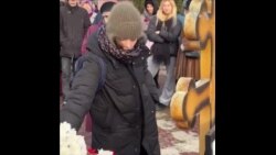 俄罗斯民众悼念已故反对派领导人纳瓦尔尼