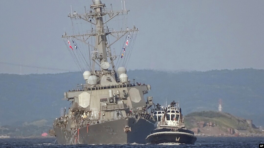 Tàu Fitzgerald bị hư hại, được kéo về căn cứ Mỹ ở Yokosuka, tây nam Tokyo, 17/6/2017 