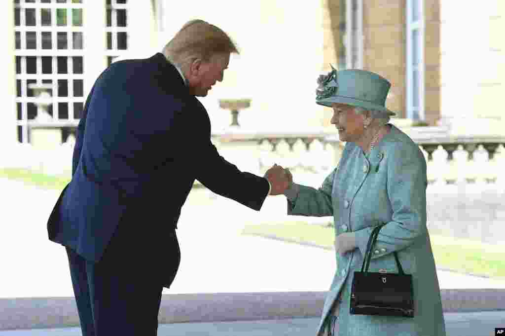 Britain&#39;s Queen Elizabeth II greets President Donald Trump as he arrives for a welcome ceremony in the garden of Buckingham Palace, in London, June 3, 2019.