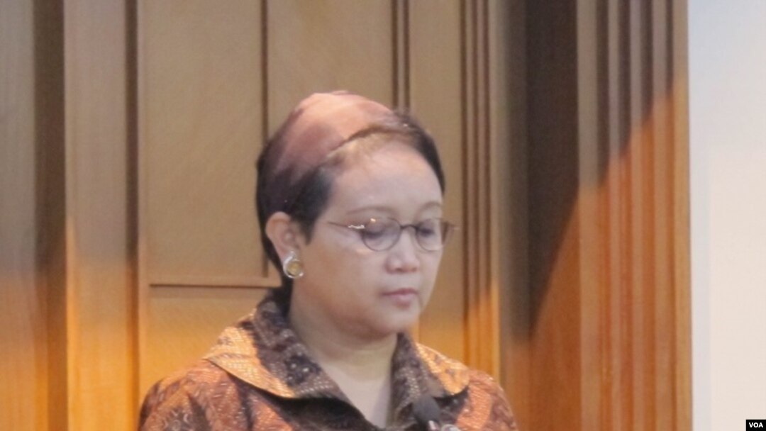 Menteri Luar Negeri Retno Marsudi di kantor Kementerian Luar Negeri di Jakarta, Jumat (24/6). (Foto: VOA/Fathiyah). 