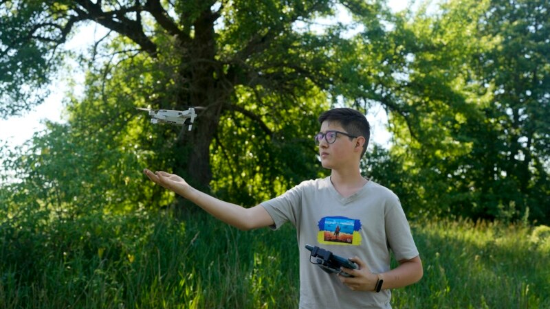 Ukraine Thanks Boy, Father Who Used Drone to Locate Russian Tanks