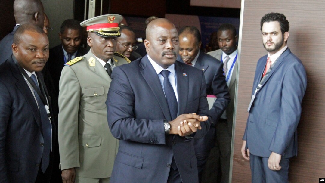 Democratic Republic of Congo President Joseph Kabila arrives for a southern and central African leaders' meeting to discuss the political crisis his country, in Luanda, Angola, Oct. 26, 2016.