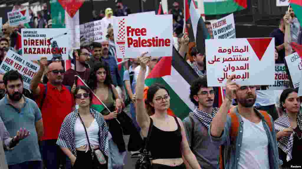 Manifestantes salen a las calles de Estambul, en Turquía, para expresarse a favor de los palestinos en Gaza, el 5 de octubre de 2024.