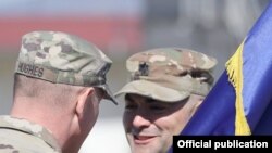 Nga një ceremoni e ndërrimit të komandës së forcave amerikane në Kosovë