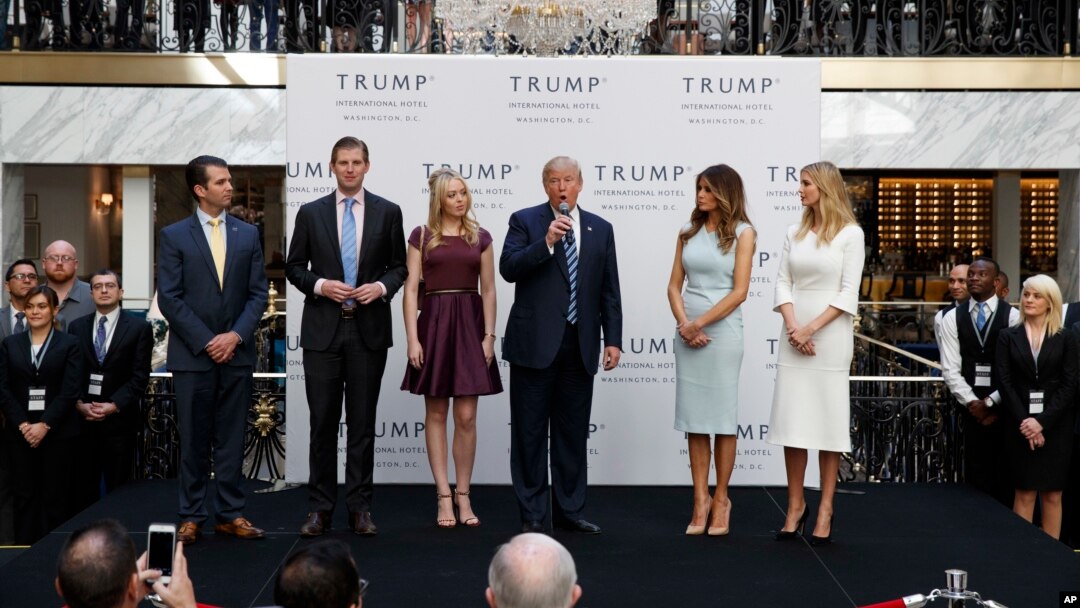 Vashingtondagi Trump mehmonxonasi ochilish marosimida, 2016