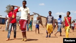 Réfugiés érythréens au Camp Mai-Aini réfugiés dans le nord de l'Ethiopie, 17 Novembre 2013. (Reuters)