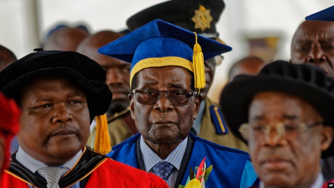 Perezida Mugabe mu muhango wo gutanga impamyabumenyi kuri kaminuza “Zimbabwe Open University”